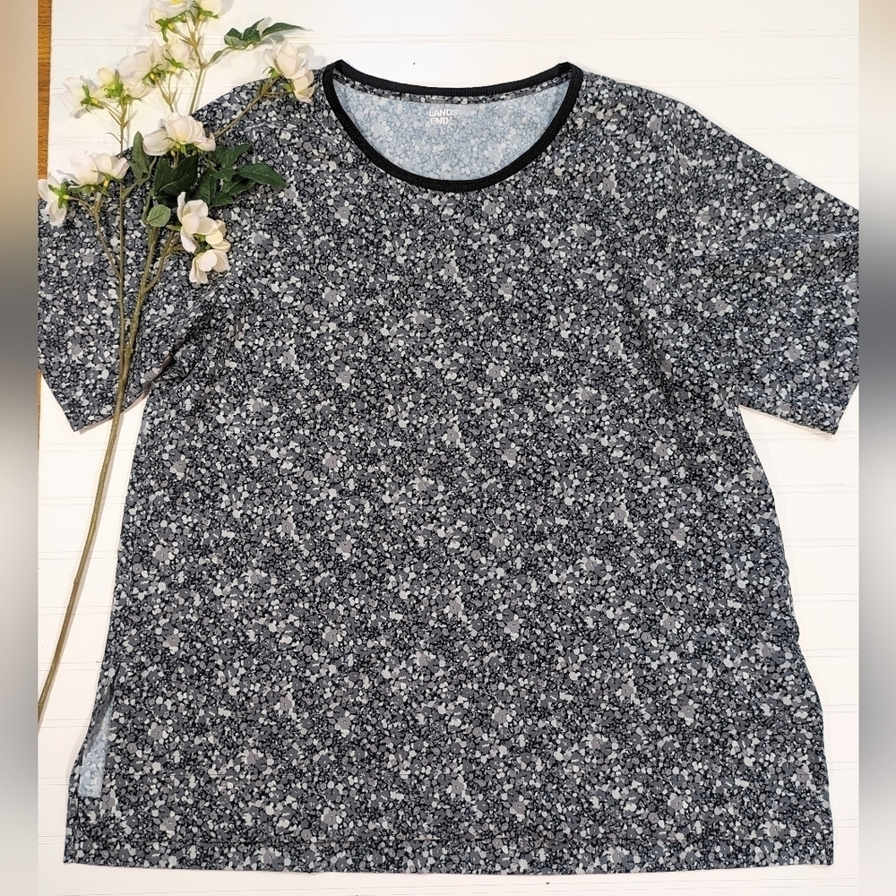 Lands' End Gray Floral Eoven Quick Dry Short Sleeved Top